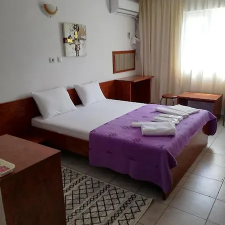Epat Gazde/Camere de închiriat *