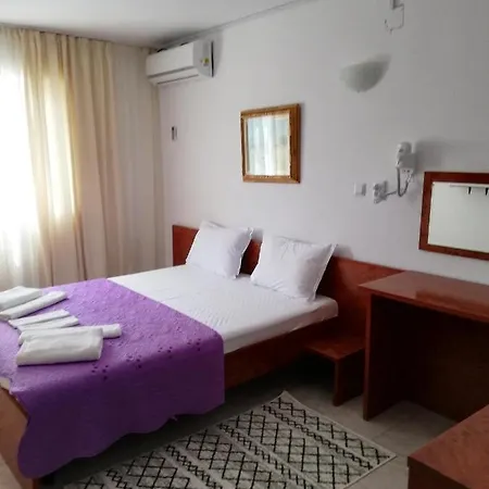 Gazde/Camere de închiriat Epat *